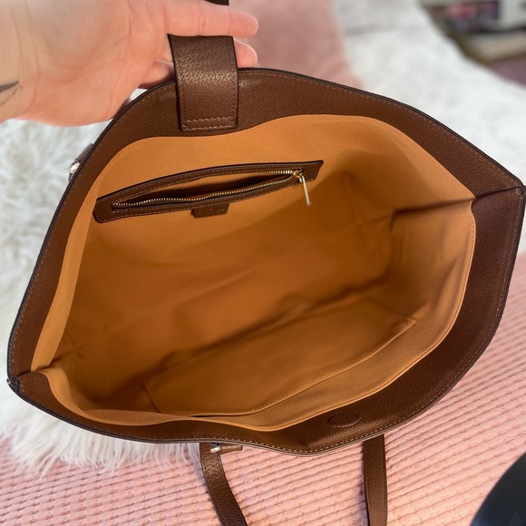 ***NOT AUTHENTIC*** Ladies G*cci Tote - Picture 2 of 3